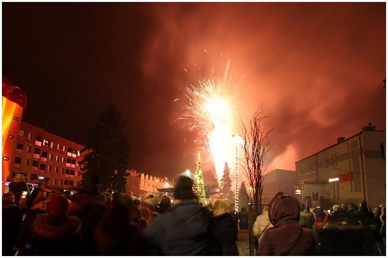 Z muzyką, tańcem i wystrzałami korków od szampana Mońki...