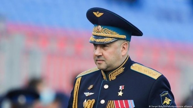 Surowikin zasłynął z ogromnej brutalności w Czeczenii, potem w Syrii. Teraz dowodzi wojskami rosyjskimi w wojnie na Ukrainie.