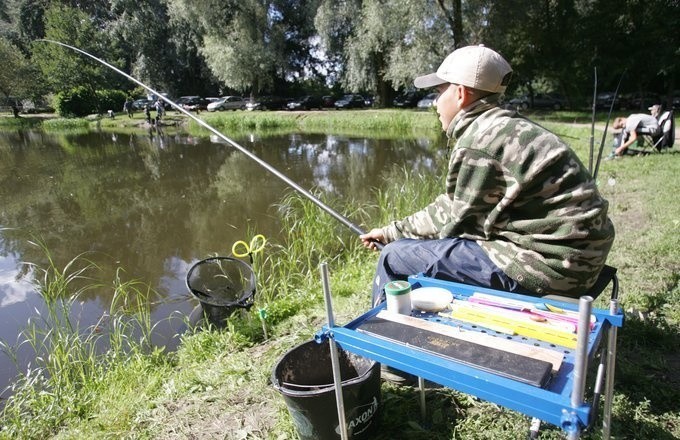 Latawce w górę, ryby na haczyki