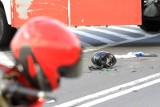 Wypadek pod Grudziądzem. Na dk nr 55 motocykl zderzył się z samochodem osobowym. 2 osoby ranne