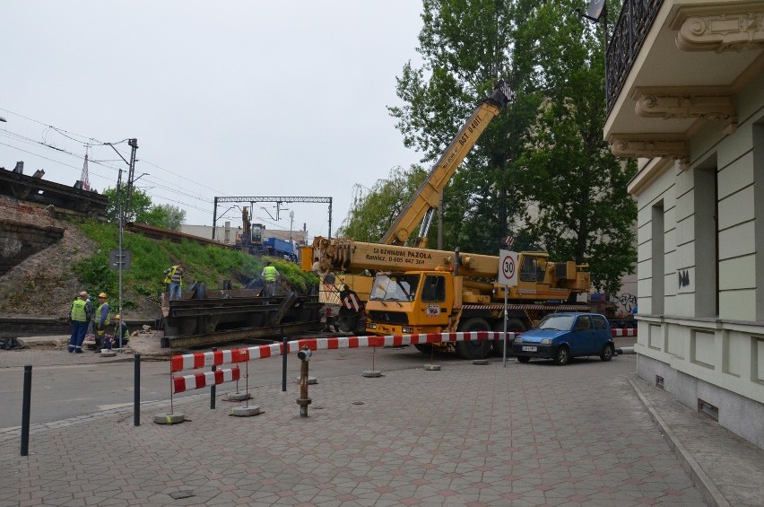 Rozbiórka wiaduktu kolejowego nad ul. Grabiszyńską (NOWE ZDJĘCIA, FILMY, OBJAZDY)