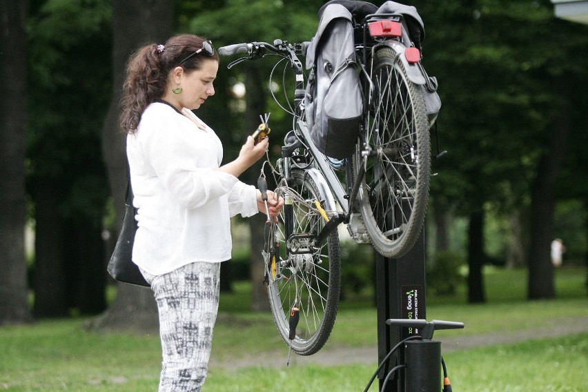 W czerwcu w Legnicy otwarto mobilną stację naprawy rowerów