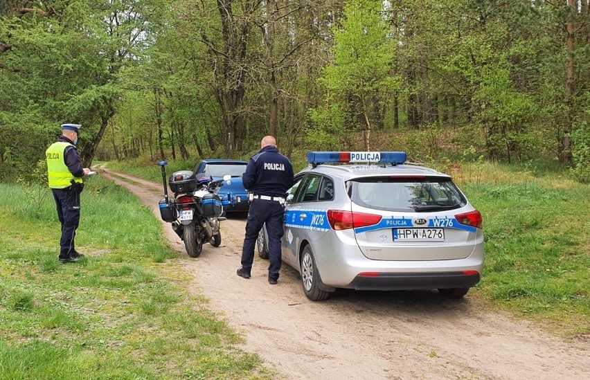 Pijany potrącił policjanta i próbował uciekać. 27-latek usłyszał siedem zarzutów [ZDJĘCIA]