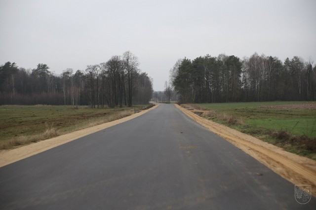 Nowym asfaltem, chodnikami i czterema przebudowanymi skrzyżowaniami mogą cieszyć się mieszkańcy gminy Grodzisk (pow. siemiatycki).