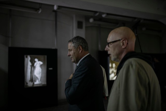 Pierwsza na świecie wystawa zdjęć Maszy Iwaszincowej otworzyła IV Vintage Photo Festiwal w Bydgoszczy, na którym będzie także premiera wyjątkowej książki „Kobiety Fotonu”, filmowe seanse w kinie „Orzeł", warsztaty, spotkania autorskie i oczywiście fotograficzne ekspozycje w Jedynaku, Galerii Farbiarnia, Muzeum Fotografii, MCK, klubie „Mózg" i po raz pierwszy w Fabryce Famor. Wszystko to od 13 do 27 października.Vintage Photo Festival tradycyjnie rozpoczęła gala otwarcia w legendarnym „Jedynaku”.Klimat w kraju się zmieni. Zagrożenie dla Polski i świata.