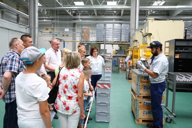 Do fabryki Toho Poland zaproszono w sobotę członków rodzin zatrudnionych pracowników, aby pokazać im miejsca pracy bliskich.