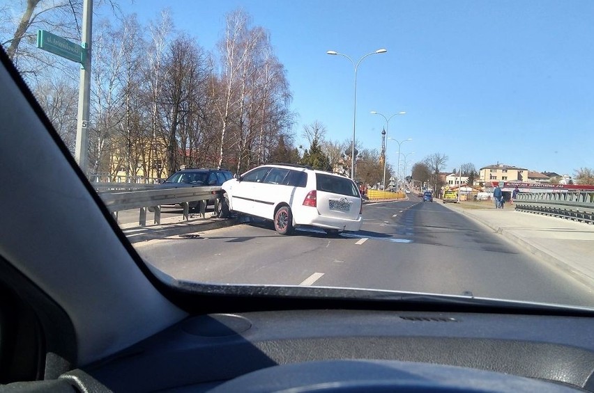 W sobotę, po godz. 11, kierowcy jadący ulicą Antoniukowską w...