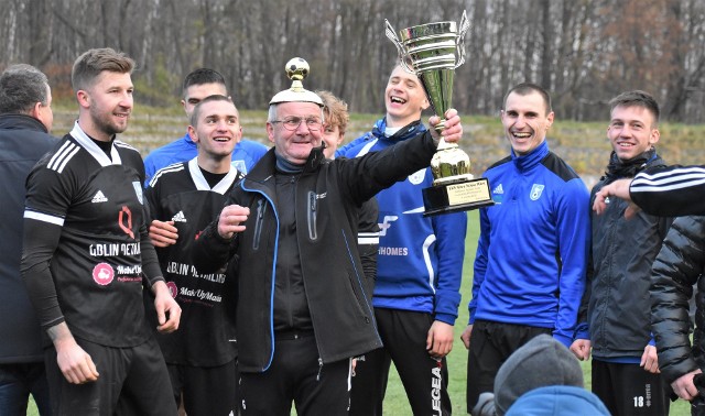 W finale Pucharu Polski w oświęcimskim podokręgu, rozegranym w Brzeszczach, Niwa Nowa Wieś pokonała po rzutach karnych Unię Oświęcim. W regulaminowym czasie był remis 1:1.