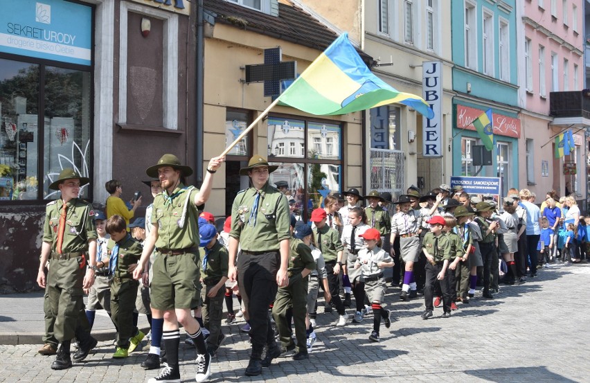 Parada ulicami Koronowa rozpoczęła 655 urodziny miasta. Impreza potrwa do 18 czerwca [zdjęcia]
