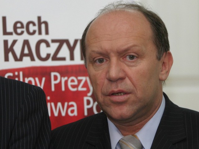 - Wyjeżdżałem tylko trzy razy, a nie cztery jak podaje "Super Express&#8221; &#8211; tłumaczy Zbigniew Chmielowiec, poseł PiS.