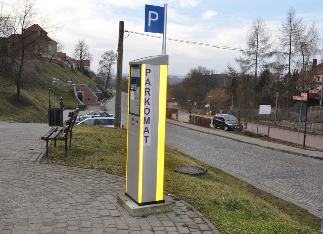 Parkomaty tylko dla przyjezdnych? Tego chce burmistrz Sandomierza.