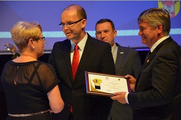 Andrzej Lewandowski z Nagrodą zdobytą w kategorii „Ład korporacyjny i społeczna odpowiedzialność biznesu”