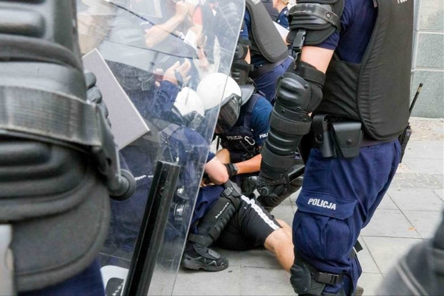 Policja poszukuje kolejnych osób po marszu równości w Białymstoku (zdjęcia)