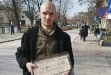 Historyczne pamiątki z burzonych kamienic przy ulicy Paderewskiego w Kielcach uratowane. Zobacz zdjęcia