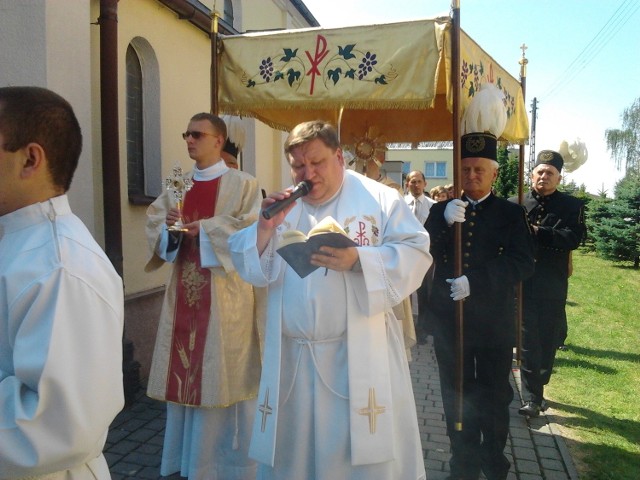 Uroczysta procesja z hostią i relikwiami św. Jacka