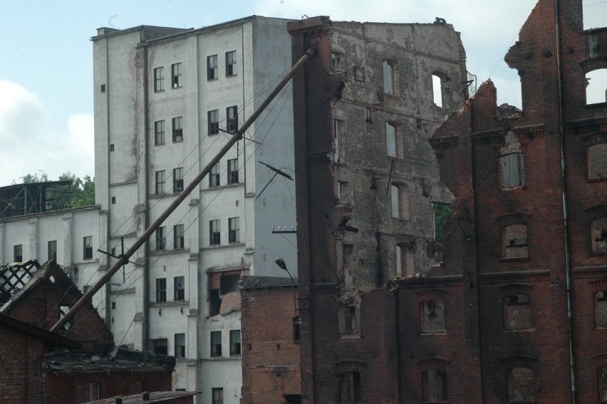 Pożar w Starogardzie Gdańskim: Zabytkowy młyn zostanie rozebrany [NOWE ZDJĘCIA]