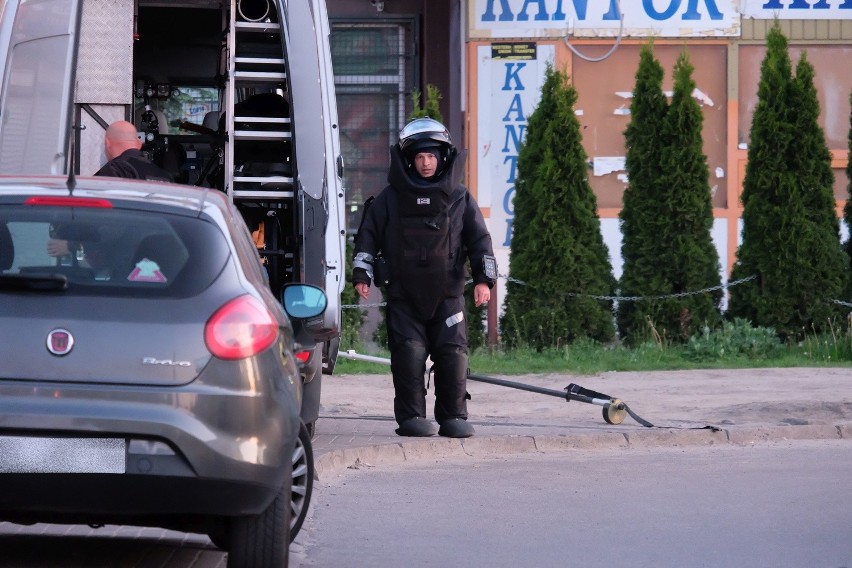 - Bloczek owinięty folią okazał się ogranicznikiem do drzwi...