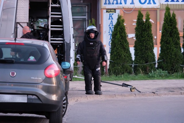 - Bloczek owinięty folią okazał się ogranicznikiem do drzwi - mówi Andrzej Baranowski, rzecznik podlaskiej policji. - Miał podbierać drzwi, aby się nie zamykały. 