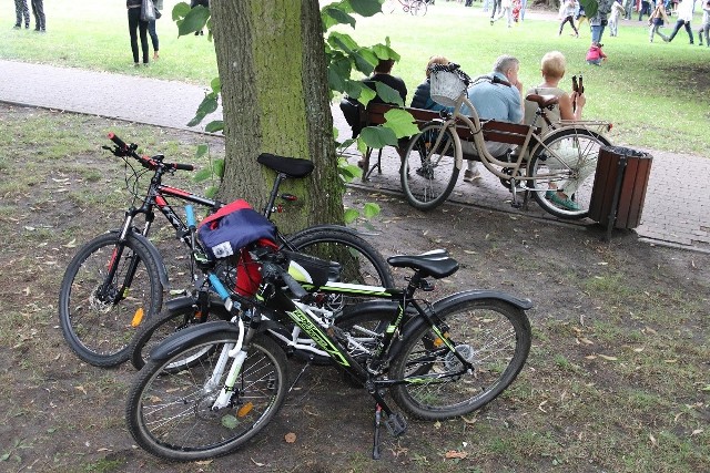 Ochłody podczas postoju rowerowego trzeba szukać tylko w cieniu