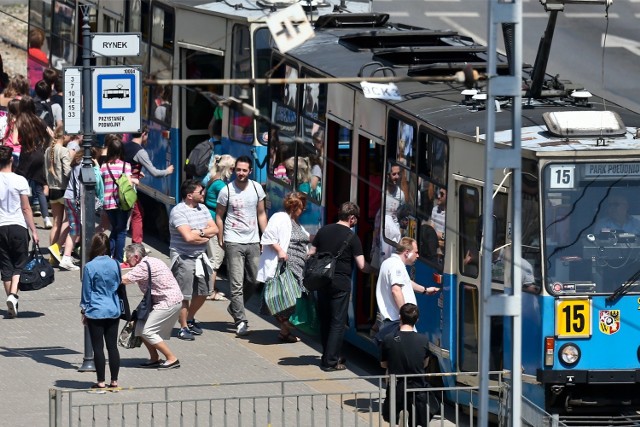 Tramwaje nie przejadą przez skrzyżowanie św. Mikołaja, Kazimierza Wielkiego i Nowego Światu. Ruch z Legnickiej przez Ruską i Kazimierza Wielkiego będzie mógł odbywać się jak do tej pory/zdjęcie ilustracyjne