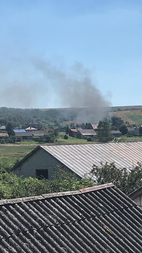 W Sławniowie paliła się wiata. Pożar przeszedł na jeden z...