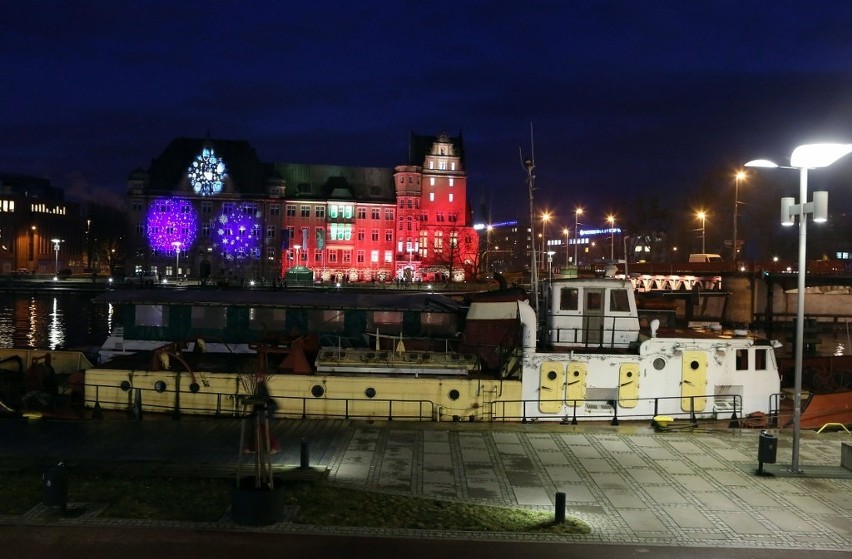 Efektowna iluminacja budynku Izby Celnej na Łasztowni...