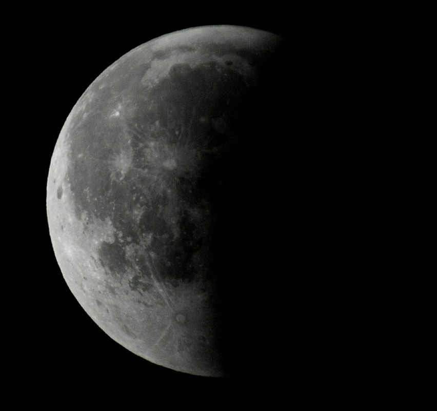 Zaćmienie Księżyca będzie można obserwować w Polsce rano w...