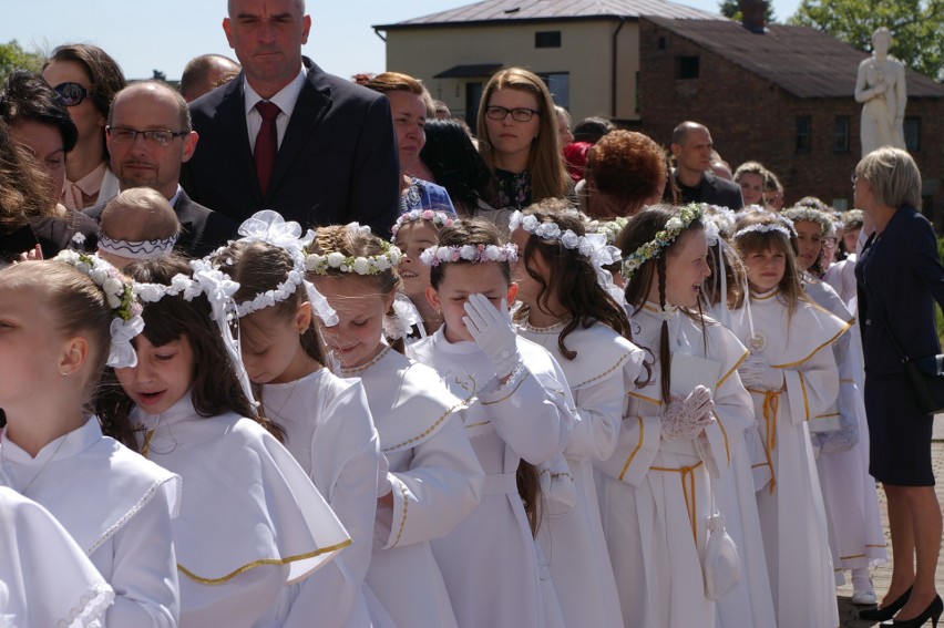 Pierwszą Komunię Świętą w parafii pw. św. Andrzeja Boboli przyjęło 75 dzieci 