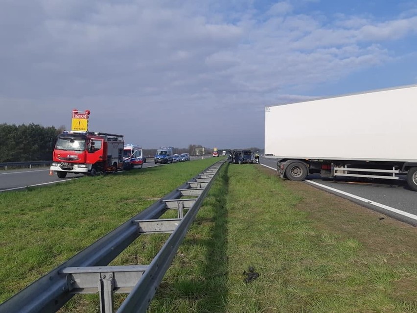 Mieszkańcy Dębicy i okolic poszkodowani w dramatycznym wypadku na autostradzie A4 pod Tarnowem [ZDJĘCIA]