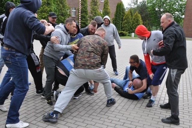 Policjanci ćwiczyli na wypadek starć z kibicami