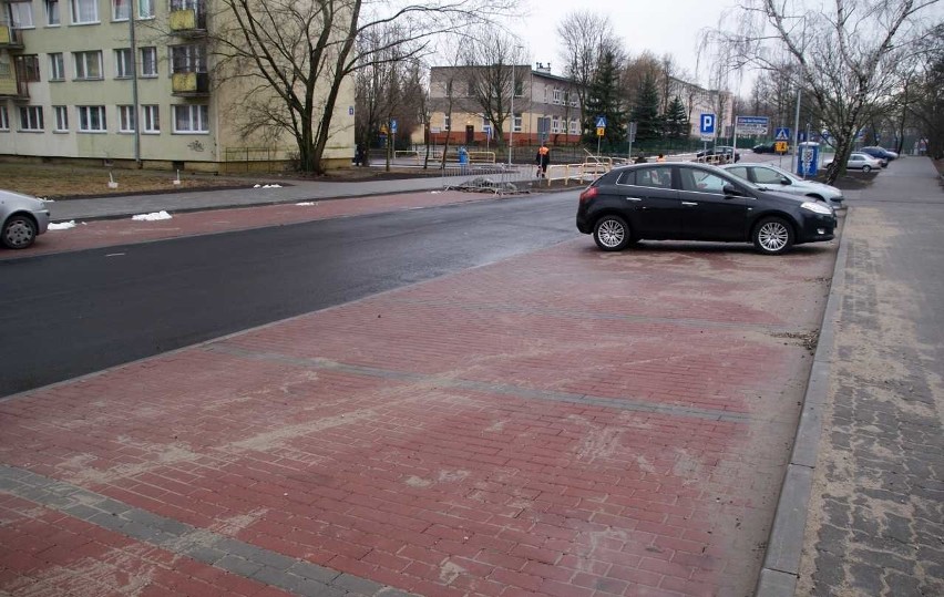 Na ulicy Krzymińskiego położono wreszcie asfalt. Kończą się...