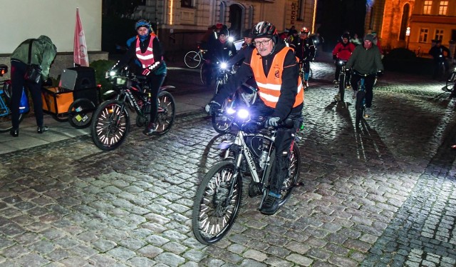 Późną jesienią i zimą ruch rowerowy jest znacznie mniejszy niż w szczycie sezonu, ale to właśnie w tym trudnym okresie dobrze utrzymane trasy rowerowe są kluczowe dla bezpieczeństwa cyklistów.