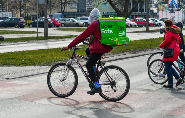 Uber Eats 21 kwietnia 2020 r. wystartował w Częstochowie.Zobacz kolejne zdjęcia. Przesuwaj zdjęcia w prawo - naciśnij strzałkę lub przycisk NASTĘPNE