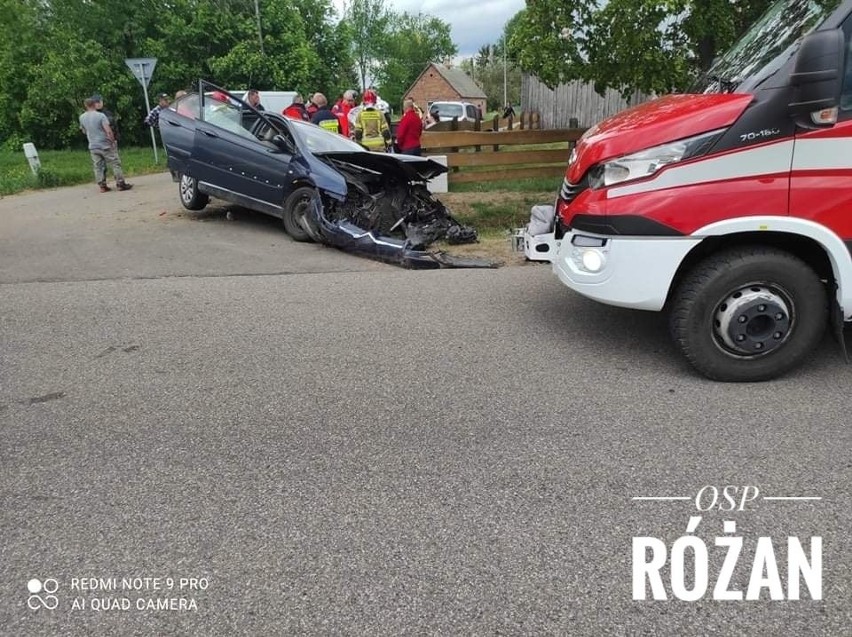 Wypadek w Długołęce Wielkiej, gm. Młynarze, 21.05.2022. Dwie osoby trafiły do szpitala. Zdjęcia