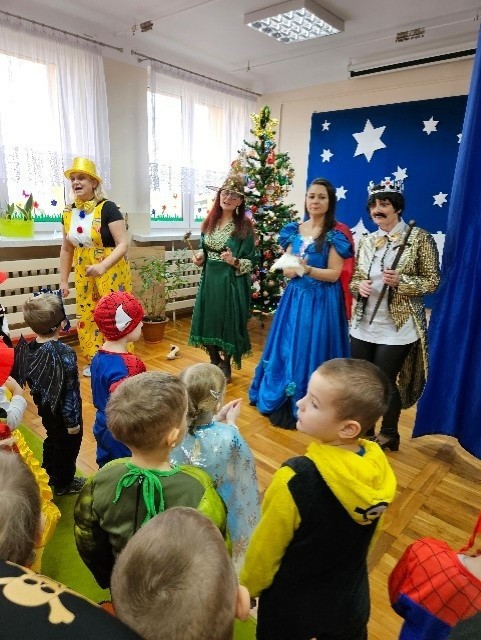 Karnawałowy bal dzieci z przedszkola numer 1 w Przysusze