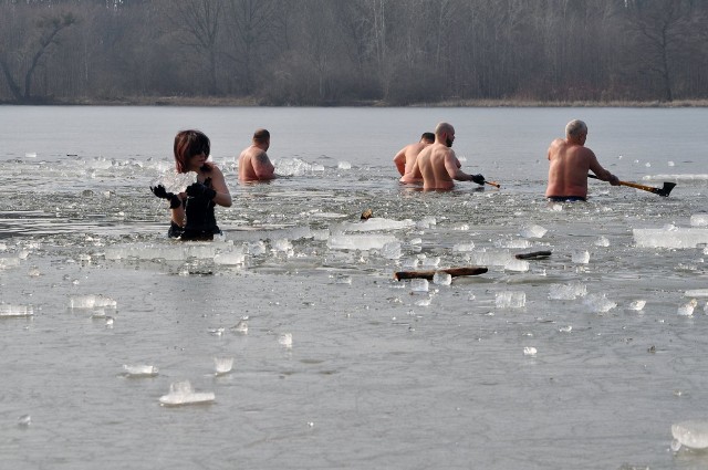 Tak wyglądały przygotowania członków WKPZ Minus do niedzielnego startu w mistrzostwach