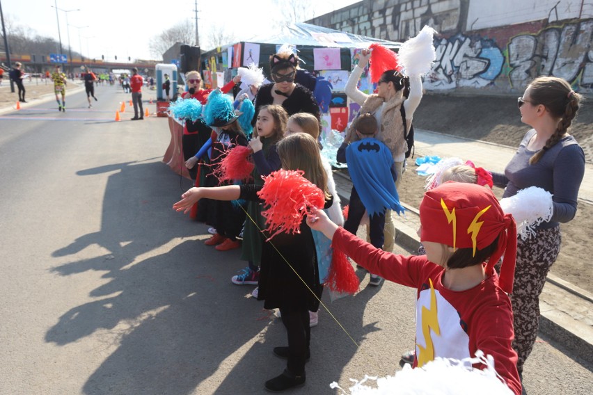 DOZ Maraton Łódź. Rekordowa frekwencja. Maratończycy w teatrach i muzeach Łodzi