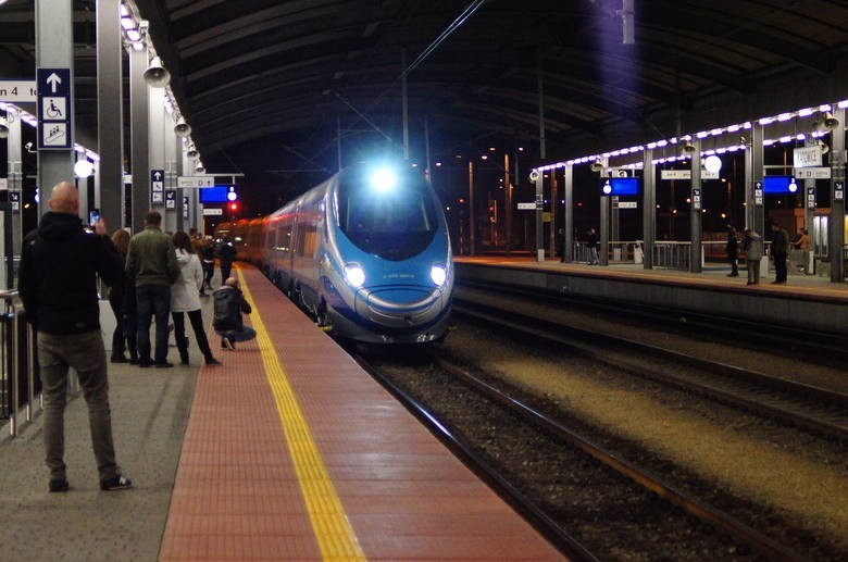 Pendolino z Katowic do Krakowa nie pojedzie, ale gdyby pojechało to i tak 3 godziny