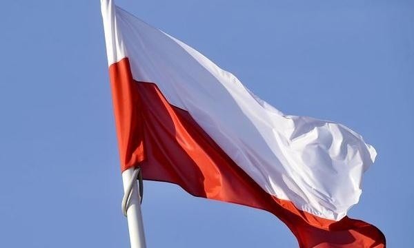 Od 2004 roku 2 maja jest w Polsce Dniem Flagi.