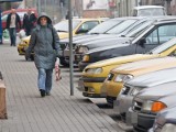 Słuchacze Szkoły Policji zajmują parking przy ul. Kilińskiego