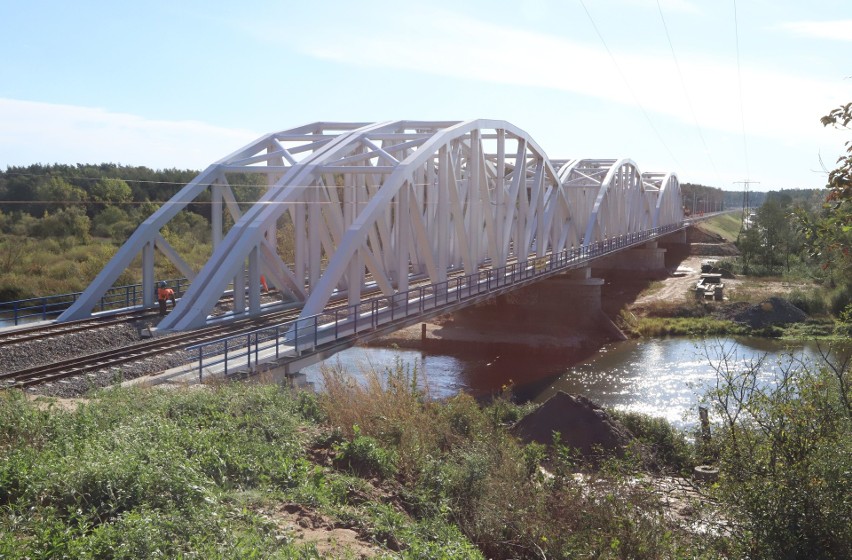 Nad Pilicą w Warce wybudowany został nowy, 200-metrowy most...