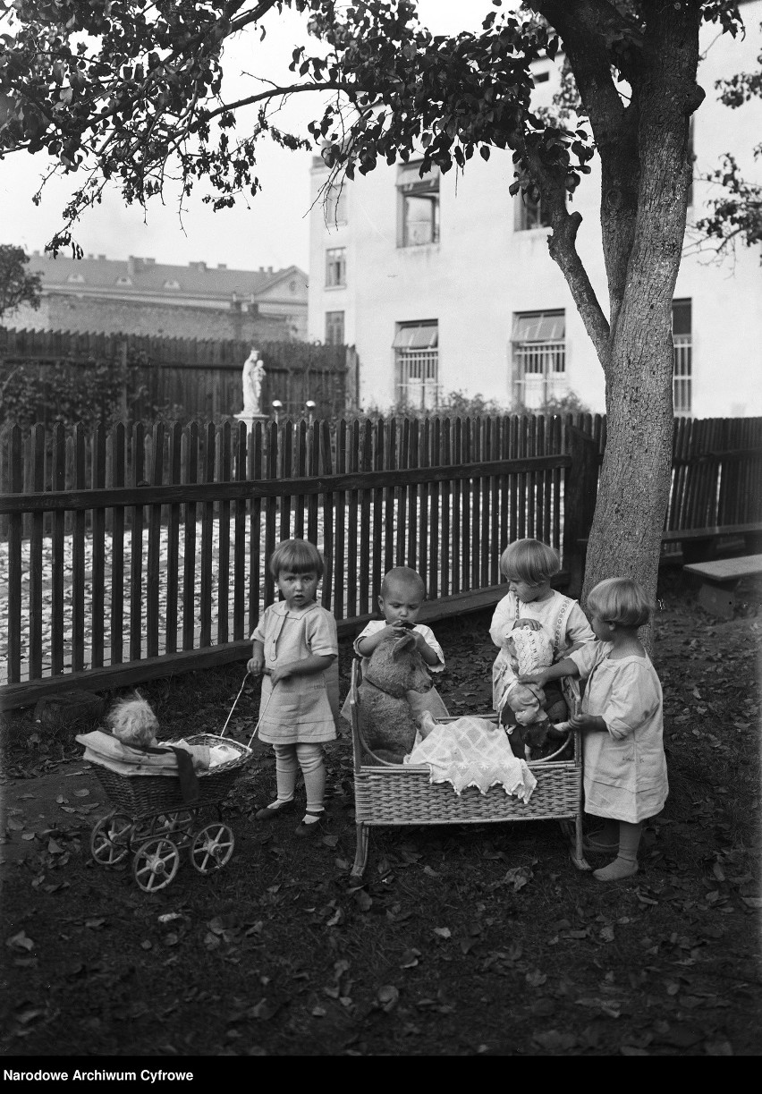 Zabawki, którymi bawiły się dzieci niemal 100 lat temu. Jak...