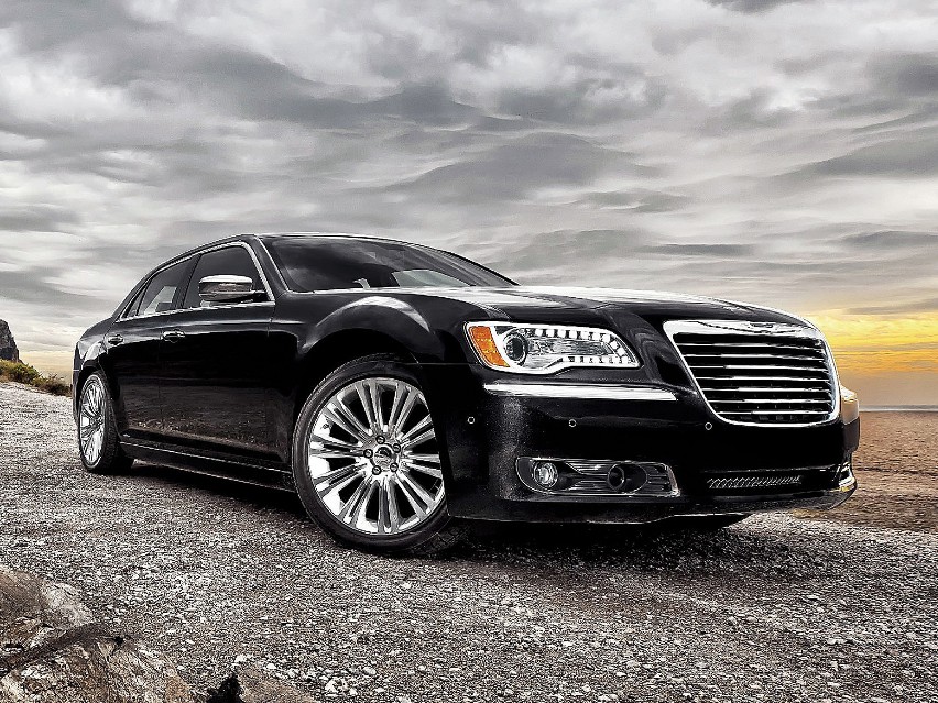 5. Chrysler 300 2012...