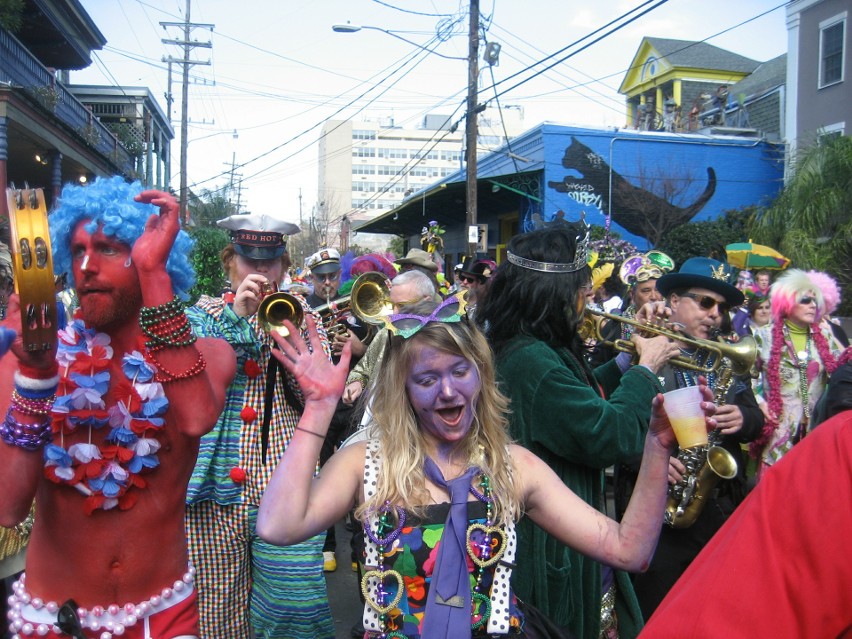 Na Zachodzie obchodzi się Mardi Gras (fr. tłusty wtorek). To...