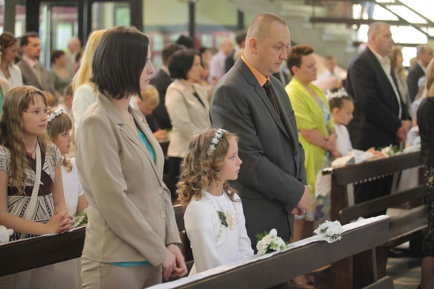 Komunia Święta w Katowicach w kościele na osiedlu Tysiąclecia [ZDJĘCIA]