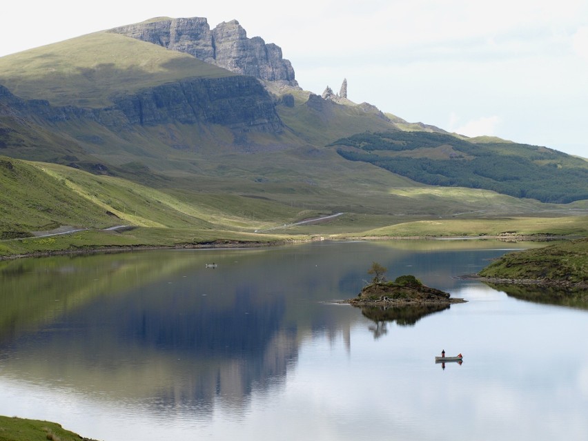 Zdjęciami ekipy filmowej pracującej na wyspie Skye podzielił...