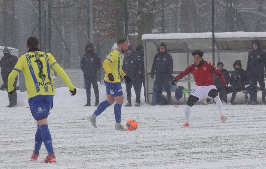 Przegrany śnieżny sparing piłkarzy Widzewa ZDJĘCIA