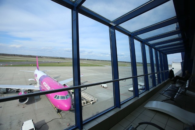 Kilka miesięcy temu Wizz Air wstrząsnął branżą lotniczą, wprowadzając nowe zasady przewozu bagażu. Teraz robi to po raz kolejny.