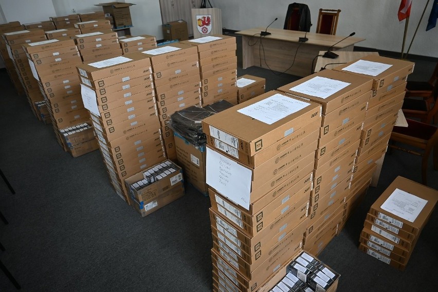 380 laptopów trafiło do dzieci w gminie Kępice w ramach...