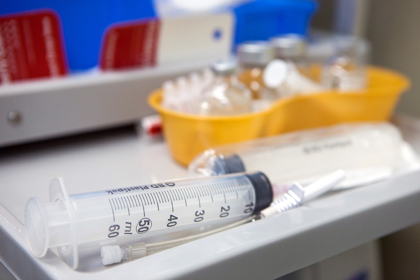 Koronawirus: szczepienia mogą sparaliżować przychodnie POZ. Lekarze krytykują wytyczne Ministerstwa Zdrowia